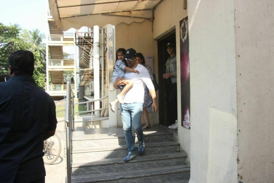 Bollywood actor Akshay Kumar with his family spotted at Juhu PVR. Akshay Kumar,actor Akshay Kumar,Akshay Kumar with family,Akshay Kumar with family at PVR,Akshay Kumar family,Akshay Kumar family pics,Akshay Kumar family images,Akshay Kumar family stills,Akshay Kumar family pictures,Akshay Kumar family photos