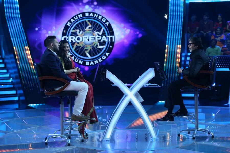 Yuvraj Singh and Vidya Balan on Kaun Banega Crorepati 9 Finale. Vidya Balan and Yuvraj Singh,Vidya Balan,Yuvraj Singh,Kaun Banega Crorepati 9 finale,Kaun Banega Crorepati 9,Kaun Banega Crorepati 9 Grand Finale,Amitabh Bachchan