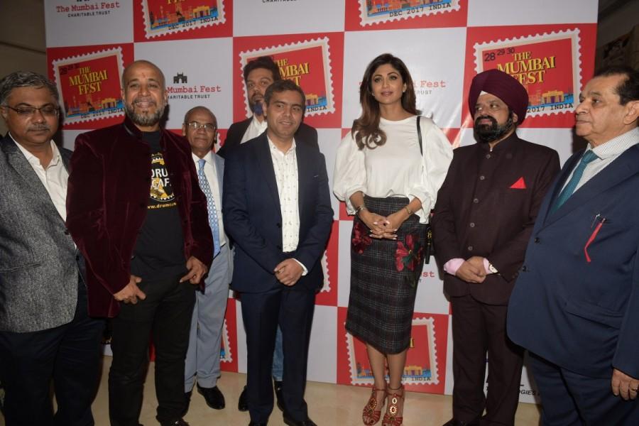 Shilpa Shetty Kundra with Team at The Mumbai Fest. Shilpa Shetty,Ankit Tiwari,Indradyumna Swami,Shri Lokesh Muni,The Mumbai Fest,The Mumbai Fest - Charitable Trust