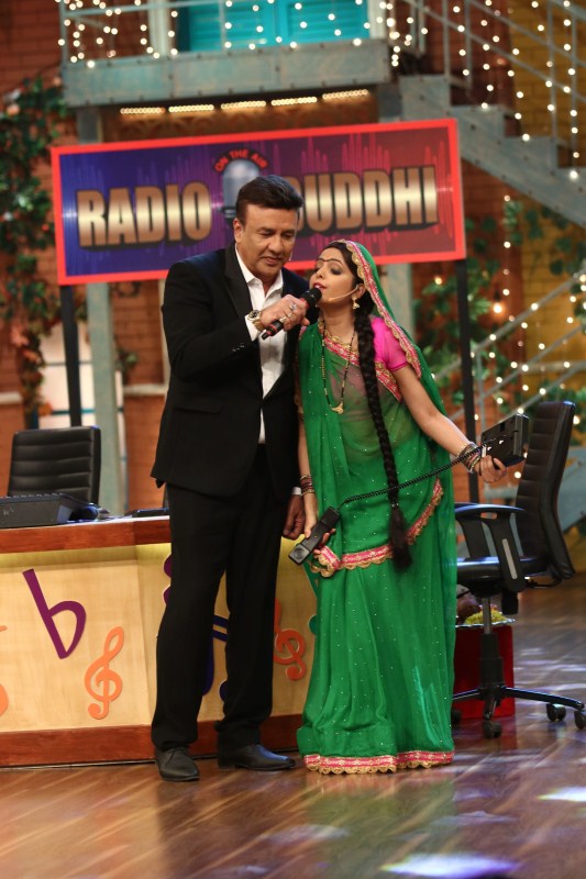 Anu Malik and Sugandha Mishra sing on The Drama Company. The Drama Company Episode,The Drama Company,Anu Malik,Raveena Tandon,Altaf Raja
