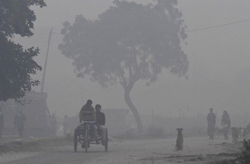 Thick fog covers Delhi,fog covers Delhi,#smogindelhi,smog in Delhi,smog Delhi
