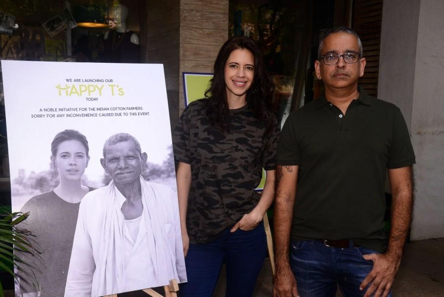 Kalki Koechlin seems to strongly believe in "If you do good, good will be done to you" and so she has been part of the Cottonworld's Happy Ts, a range of T-shirts made with 100% organically sourced cotton. Kalki spotted at the Cottonworld store located in Bandra promoting the Happy T's with a happy face. Kalki Koechlin,actress Kalki Koechlin,Lavin Lekhraj,Cottonworld's Happy T's- Good for you,Cottonworld's Happy Ts