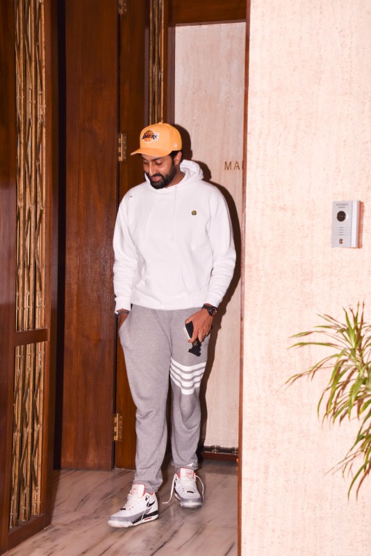 Abhishek Bachchan snapped at Manish Malhotra's house. Abhishek Bachchan and Aishwarya Rai,Abhishek Bachchan,Aishwarya Rai,Aishwarya Rai Bachchan,Karan Johar,Manish Malhotra,Manish Malhotra dinner party,Aishwarya Rai and Manish Malhotra,Aishwarya Rai oops,Aishwarya Rai oops MOMENT,Aishwarya Rai oops MOMENT pi