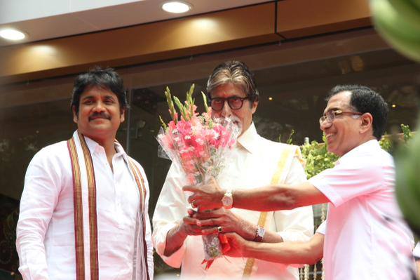 Nagarjuna and Amitabh Bachchan Vikram Prabhu,Prabhu,Amitabh Bachchan,Aishwarya Rai,Akkineni Nagarjuna,Shivaraj Kumar,Kalyan Jewellers,Kalyan Jewellers Inauguration in Chennai,Amitabh Bachchan and Aishwarya Rai Launch Kalyan Jewellers in Chennai