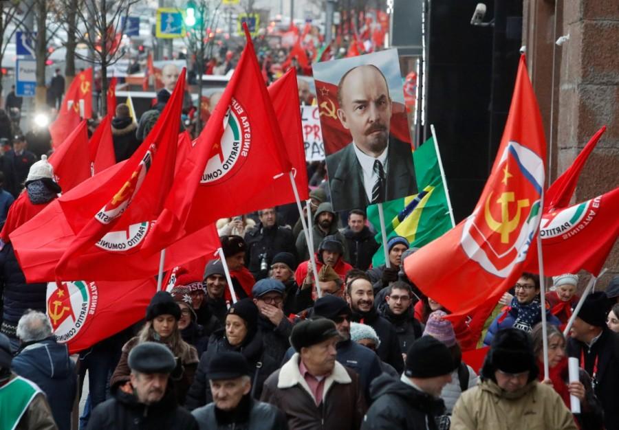Demonstrators take part in a rally held by Russian Communist party to mark the Red October revolution's centenary in central Moscow, Russia November 7, 2017. Russian Revolution,Bolshevik revolution,100 years since Russian Revolution,Soviet Union