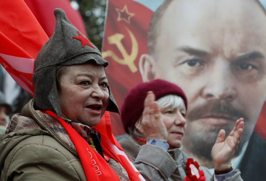 Demonstrators react in front of a portrait of Soviet state founder Vladimir Lenin during a rally held by Russian Communist party to mark the Red October revolution's centenary in central Moscow, Russia November 7, 2017. Russian Revolution,Bolshevik revolution,100 years since Russian Revolution,Soviet Union
