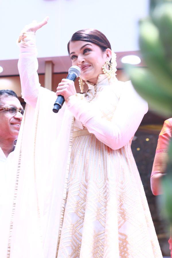 Aishwarya Rai Vikram Prabhu,Prabhu,Amitabh Bachchan,Aishwarya Rai,Akkineni Nagarjuna,Shivaraj Kumar,Kalyan Jewellers,Kalyan Jewellers Inauguration in Chennai,Amitabh Bachchan and Aishwarya Rai Launch Kalyan Jewellers in Chennai