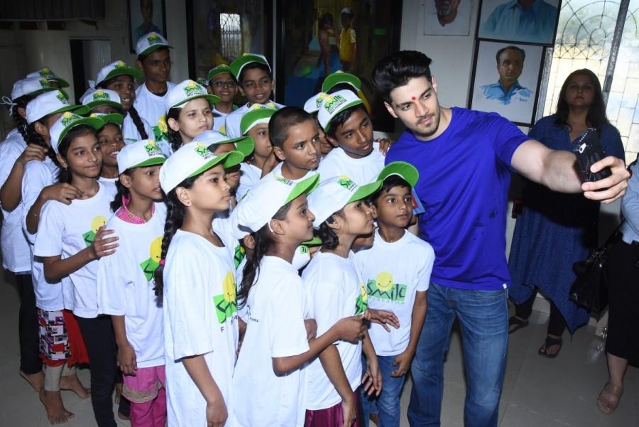 Sooraj Pancholi celebrated his birthday with Smile Foundation Kids on Thursday. Sooraj Pancholi,Sooraj Pancholi celebrates his birthday with kids,actor Sooraj Pancholi,Sooraj Pancholi birthday celebration,Sooraj Pancholi birthday celebration pics,Sooraj Pancholi birthday celebration images,Sooraj Pancholi birthday celebration sti