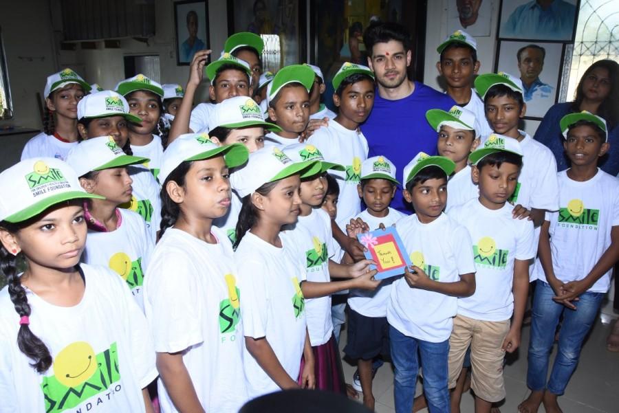Sooraj Pancholi, who celebrated his 27th birthday with Smile Foundation Kids on Nov. 9. Sooraj Pancholi,Sooraj Pancholi celebrates his birthday with kids,actor Sooraj Pancholi,Sooraj Pancholi birthday celebration,Sooraj Pancholi birthday celebration pics,Sooraj Pancholi birthday celebration images,Sooraj Pancholi birthday celebration sti
