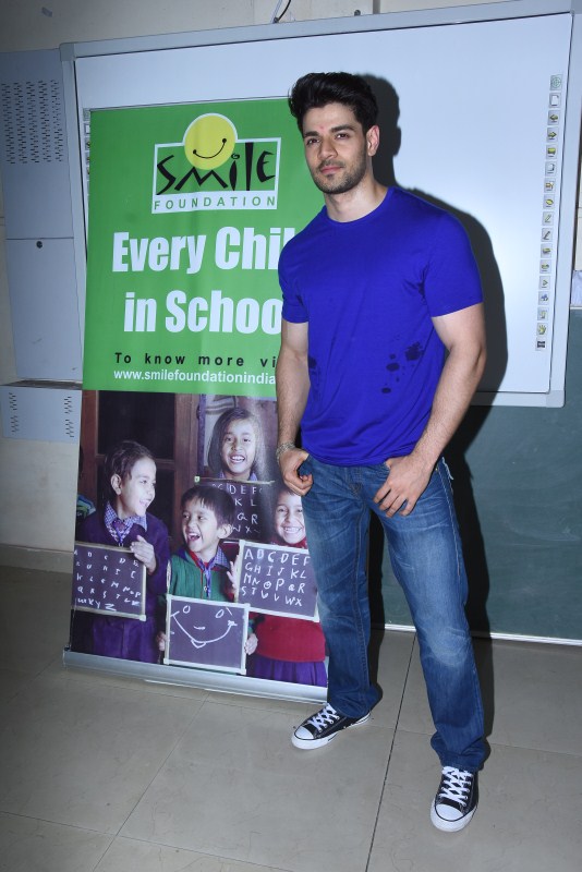 Actor Sooraj Pancholi celebrated his 27th birthday with Smile Foundation Kids on Thursday. Sooraj Pancholi,Sooraj Pancholi celebrates his birthday with kids,actor Sooraj Pancholi,Sooraj Pancholi birthday celebration,Sooraj Pancholi birthday celebration pics,Sooraj Pancholi birthday celebration images,Sooraj Pancholi birthday celebration sti