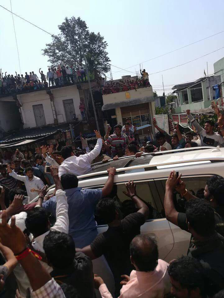 Jr NTR and Koratala Siva's special offerings in Bhadrachalam. Jr NTR,Jr NTR visits Bhadrachalam,Bhadrachalam Temple,#NTRAtBhadrachalam,NTR at Bhadrachalam,Jr NTR new pics,Jr NTR new images,Jr NTR new pictures,Jr NTR new photos