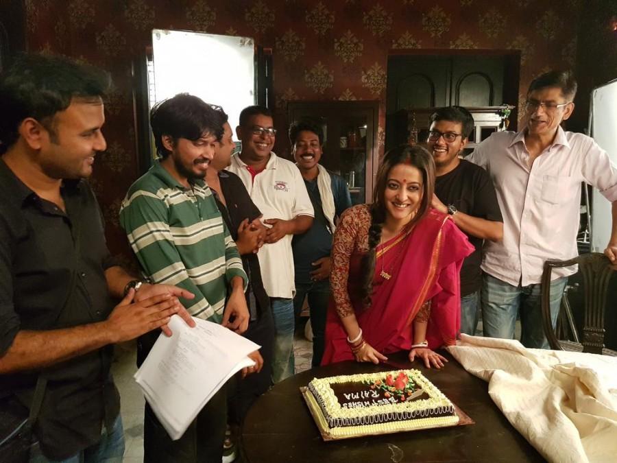 Actress Raima Sen celebrated her birthday on the sets of Mehmaan. Raima Sen,actress Raima Sen,Raima Sen celebrates her birthday,Raima Sen birthday,Raima Sen birthday celebration,Raima Sen birthday celebration pics,Raima Sen birthday celebration images,Raima Sen birthday celebration stills,Raima Sen birthday celebration