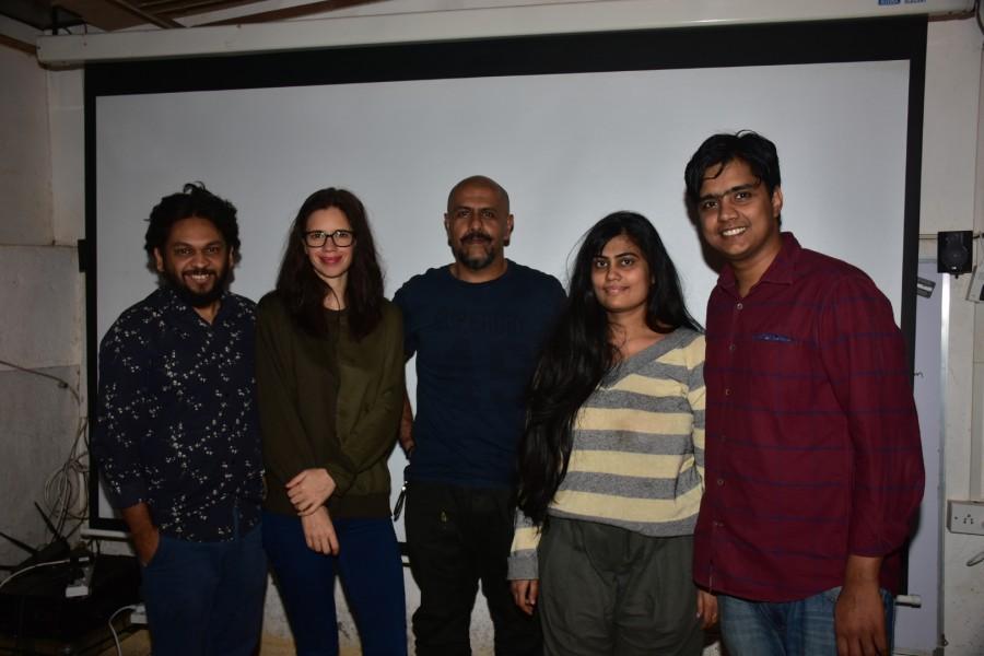 Actress Kalki Koechlin and singer Vishal Dadlani were invited as the special guests to watch the political thriller by producer Anand Gandhi and directors Khushboo Ranka and Vinay Shukla. Kalki and Vishal were amazed by the brilliant film and praised the team for their hardwork. The film was appreciated by a standing ovation by the duo. An Insignificant Man,An Insignificant Man special screening,Kalki Koechlin and Vishal Dadlani,Kalki Koechlin,Vishal Dadlani