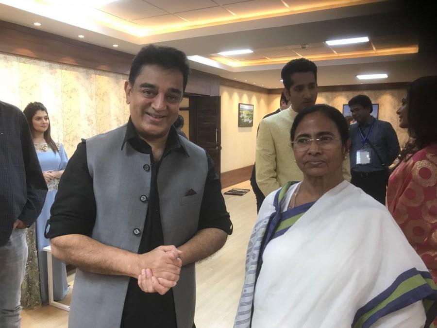 Kamal Haasan meets West Bengal Chief Minister Mamata Banerjee at Kolkatta. Mamata Banerjee,Kamal Haasan meets Mamata Banerjee,Kamal Haasan and Mamata Banerjee,Kamal Haasan,actor Kamal Haasan,Ulaganayagan Kamal Haasan