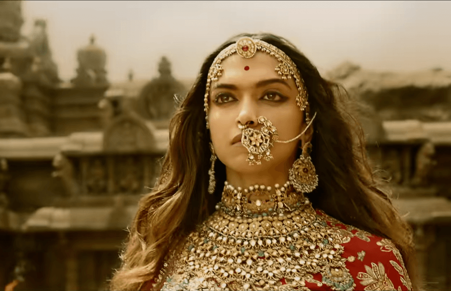 The actress' expressive eyes add further grace to the unmatching beauty of the goddess queen. Padmavati,Deepika Padukone,Deepika Padukone as Rani Padmavati,Rani Padmavati,Padmavati new stills,Padmavati new pics,Padmavati new images,Padmavati new pictures,Padmavati new photos,Padmaavat