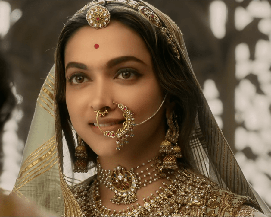 The latest song from the film 'Ek din ek jaan' showcases the valour of the beauty as she gives a glimpse of her fierce avatar before committing Jauhar. Padmavati,Deepika Padukone,Deepika Padukone as Rani Padmavati,Rani Padmavati,Padmavati new stills,Padmavati new pics,Padmavati new images,Padmavati new pictures,Padmavati new photos,Padmaavat