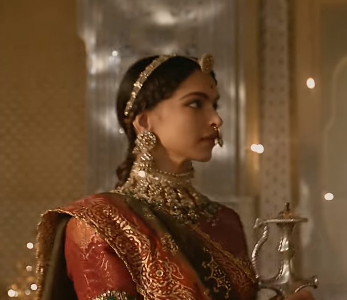 The excitement to witness the surreal beauty on screen is just ever increasing with every new content. Padmavati,Deepika Padukone,Deepika Padukone as Rani Padmavati,Rani Padmavati,Padmavati new stills,Padmavati new pics,Padmavati new images,Padmavati new pictures,Padmavati new photos,Padmaavat