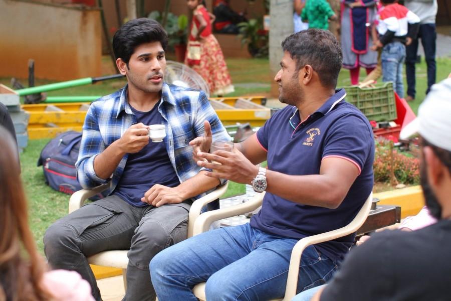 Kannada actor Puneeth Rajkumar visits Allu Sirish's Okka Kshanam film sets in Bangalore. Puneeth Raj Kumar,Puneeth Rajkumar,Allu Sirish,Okka Kshanam,Okka Kshanam on the sets,superstar Puneeth Rajkumar