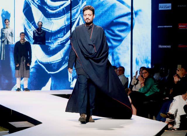 Irrfan Khan ranges from stylish to his quirky best when it comes to fashion. The man took fashion all together to a different level while promoting his recent release Qarib Qarib Singlle. Irrfan surely does know how to not only keep the ball rolling off his array of experimental roles in movies but his role as a true fashion sport off screen too is something noteworthy. Qarib Qarib Singlle,Irrfan Khan,Irrfan Khan at GQ Fashion Night 2017,GQ Fashion Night 2017,Irrfan Khan walks the ramp,Irrfan Khan ramp walk