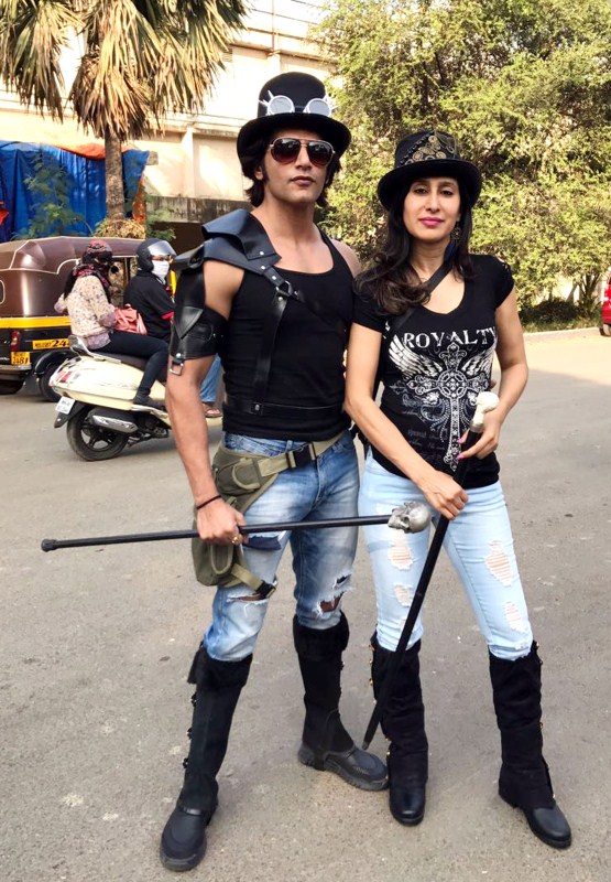Images of Karanvir Bohra and Teejay Sidhu at Comic Con 2017 in Mumbai. Karanvir Bohra and Teejay,Karanvir Bohra,Karanvir bohra teejay sidhu,Teejay Sidhu,Karanvir Bohra at Comic Con India 2017,Comic Con India 2017