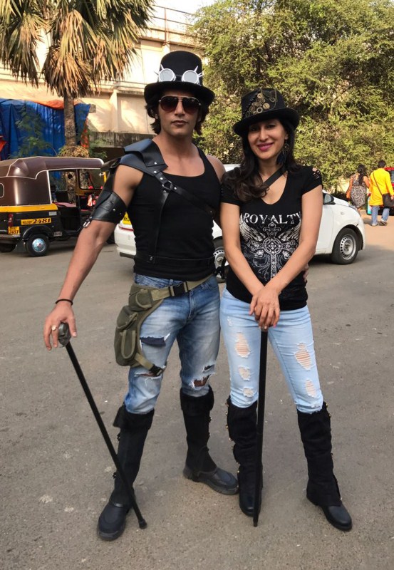 Photos of Karanvir Bohra and Teejay Sidhu at Comic Con 2017 in Mumbai. Karanvir Bohra and Teejay,Karanvir Bohra,Karanvir bohra teejay sidhu,Teejay Sidhu,Karanvir Bohra at Comic Con India 2017,Comic Con India 2017