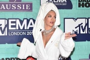 Rita Ora,singer Rita Ora,Rita Ora stuns the 2017 MTV EMAs,Rita Ora BATHROBE,Rita Ora in a bathrobe avatar,Rita Ora bathrobe avatar,Rita Ora bathrobe