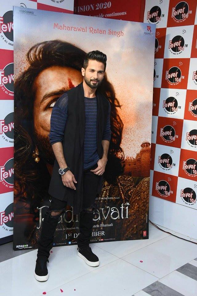 Bollywood actor Shahid Kapoor promotes Padmavati at Radio Mirchi in Mumbai. Shahid Kapoor,actor Shahid Kapoor,Padmavati at Radio Mirchi,Padmavati,Padmavati promotion,Padmavati movie promotion,Padmavati promotion pics,Padmavati promotion images,Padmavati promotion stills,Padmavati promotion pictures,Padmavati promotion photos