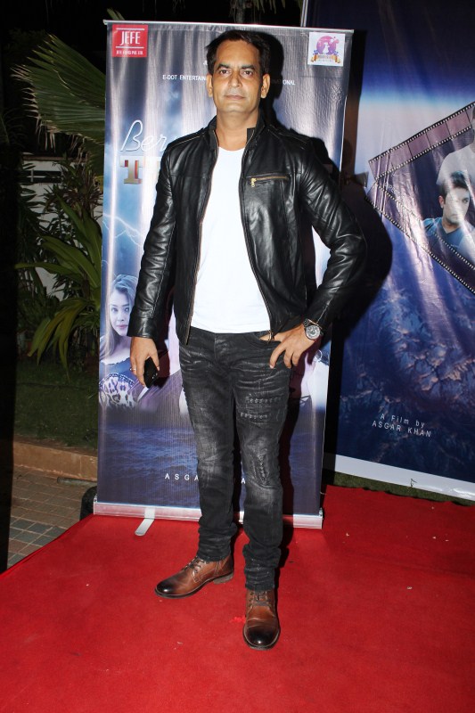 Irfan Razaa Khan at the launch of his film, Bermuda Triangle. Rauf Jeelani,Director Asgar Khan,Bermuda Triange,Kashish Rai,Irfan Razaa Khan,Reshma Bari,Jeet Malaviya,Vanshika Soni,Sanah,Hitanshu Jinsi,Manzar Mir,Mannat Hussain,Suhas Singh