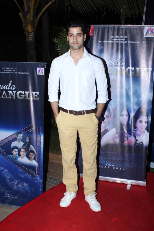 Hitanshu Jinsi at the launch of his film, Bermuda Triangle. Rauf Jeelani,Director Asgar Khan,Bermuda Triange,Kashish Rai,Irfan Razaa Khan,Reshma Bari,Jeet Malaviya,Vanshika Soni,Sanah,Hitanshu Jinsi,Manzar Mir,Mannat Hussain,Suhas Singh