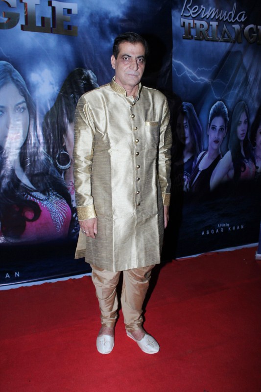 Director Asgar Khan at the launch of his film, Bermuda Triangle. Rauf Jeelani,Director Asgar Khan,Bermuda Triange,Kashish Rai,Irfan Razaa Khan,Reshma Bari,Jeet Malaviya,Vanshika Soni,Sanah,Hitanshu Jinsi,Manzar Mir,Mannat Hussain,Suhas Singh