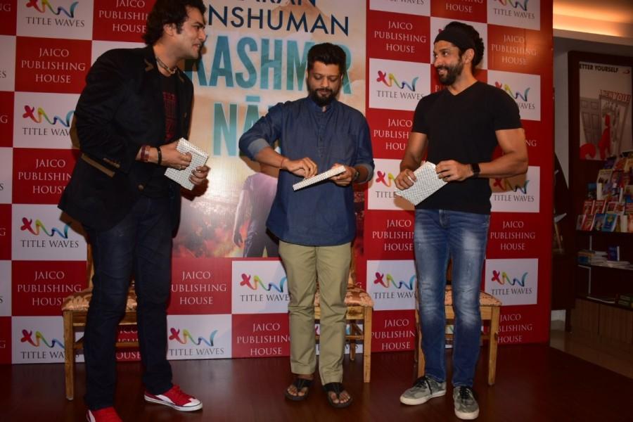 While talking about the book Farhan also mentioned that how even he worked on a film which is closely related to the concept of the movie. Farhan Akhtar,Karan Anshuman,Karan Anshuman book,Kashmir Nama,Farhan,Farhan Akhtar launches Karan Anshuman book