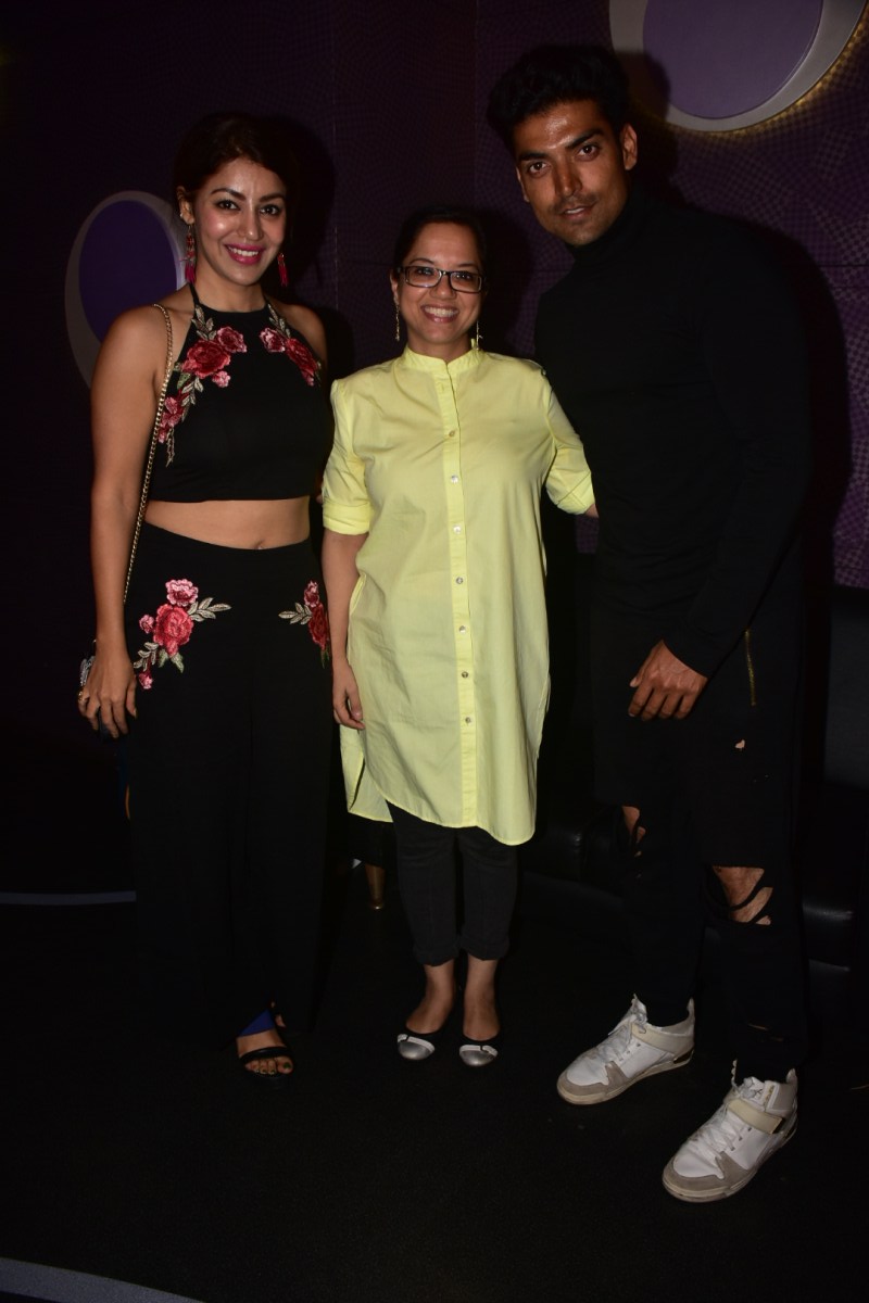National award-winning actor Irrfan Khan is seen in the millennial love story alongside Malayalam actress Parvathy who is making her Bollywood debut with Qarib QaribSinglle. Qarib Qarib Singlle,Irrfan Khan,Qarib Qarib Singlle special screening,Divyanka Tripathi,Vivek Dahiya,Kriti Kulhari,Gurmeet Choudhary,Debina Bonnerjee,Himmanshoo Malhotra,Mohit Malhotra