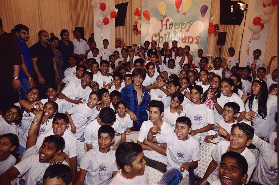 Shah Rukh Khan celebrated Children's day with the kids of Spark a change Foundation. He made each moment special with them, as they were danced along with Shah Rukh on their favourite songs. Shah Rukh Khan,SRK,Shah Rukh Khan celebrates Children's Day,SRK celebrates Children's Day,actor Shah Rukh Khan