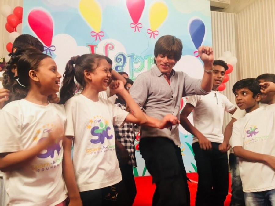 He danced with them and enjoyed every bit of his time when he was with them. The kids applied cake on Shah Rukh's face after the cake cutting and very sweetly he posted a picture with his face full of cake and wrote, “Had my cake and ate it too... #ChildrensDay" Shah Rukh Khan,SRK,Shah Rukh Khan celebrates Children's Day,SRK celebrates Children's Day,actor Shah Rukh Khan