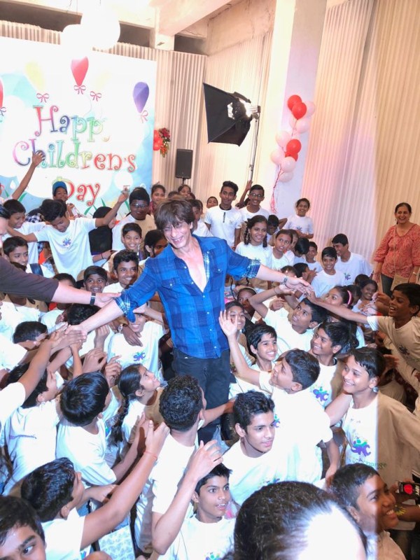 Sharing a small clip on his social media, he wrote, “Reliving my childhood this #ChildrensDay! The babies taught me a step or two...” In the video, Shah Rukh is happily shaking a leg with the bunch of kids and even teaching them his favourite hook steps on "Tukur Tukur" from Dilwale. Shah Rukh Khan,SRK,Shah Rukh Khan celebrates Children's Day,SRK celebrates Children's Day,actor Shah Rukh Khan