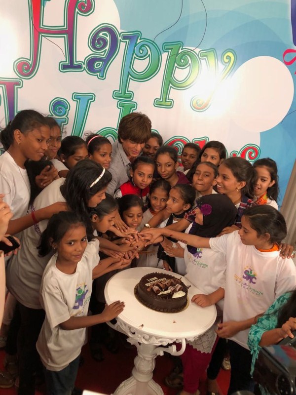 In another one of his tweets, Shah Rukh even shared how this was the best Children’s Day ever for him. He wrote, "Over a hundred beautiful souls from the Spark a Change Foundation dropped in to visit me on set! Best #ChildrensDay ever...". Shah Rukh Khan,SRK,Shah Rukh Khan celebrates Children's Day,SRK celebrates Children's Day,actor Shah Rukh Khan