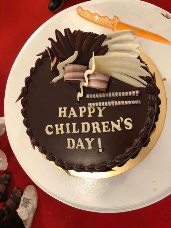 He is one superstar who enjoys a fan following across all sections of the society, and he proves it always with his acts. SRK went ahead and celebrated it, not just with his kids but also with his kids fans this year. Shah Rukh Khan,SRK,Shah Rukh Khan celebrates Children's Day,SRK celebrates Children's Day,actor Shah Rukh Khan