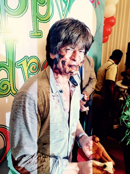 Shah Rukh Khan surely made their day! Shah Rukh Khan,SRK,Shah Rukh Khan celebrates Children's Day,SRK celebrates Children's Day,actor Shah Rukh Khan