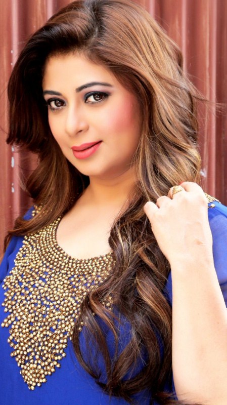 When asked, she looking for a 'boy' or 'girl' she answered, "I'm ready for nyone of it. I'm ready with Pink and blue stuff for them." Balika Vadhu,actress Balika Vadhu,Balika Vadhu baby bump,Balika Vadhu baby bump pics,Balika Vadhu baby bump images,Balika Vadhu baby bump stills,Balika Vadhu baby bump pictures,Balika Vadhu baby bump photos