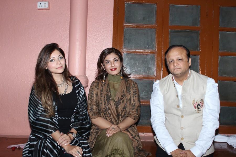 Kanika Kapoor, Raveena Tandon and Asif Bhamla at Bhamla Foundation's Children's Day celebrations with spastic kids and kids from Duruelo Convent School, Bandra. Raveena Tandon,Kanika Kapoor,Asif Bhamla,Bhamla Foundation's Children's Day