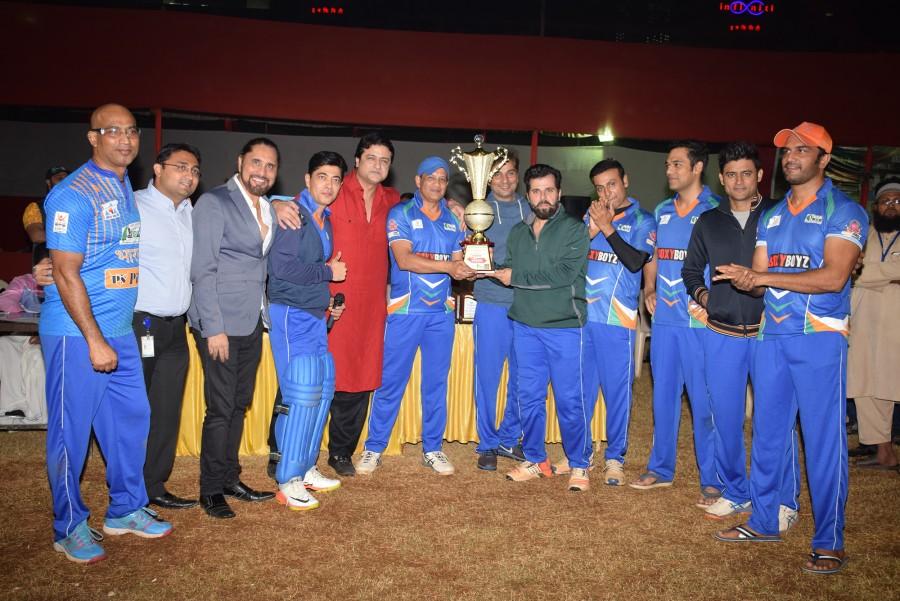 Jeetu Verma, Darshan, Arvinder Singh, Dillzan Wadia, Arman Kohli with the Boxy Boyz Team at the Celebrity Exhibition Match. Aditya Pancholi,Shabbir Ahluwalia,Dillzan Wadia,Samir Kochhar,Varun Badola,Sharad Kelkar,Bhakhtyar Irani