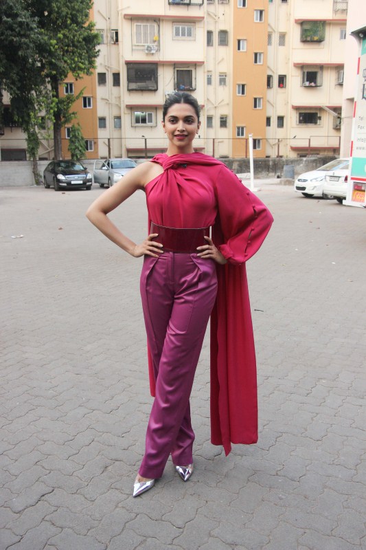 Actress Deepika Padukone promotes her upcoming movie Padmavati. Deepika Padukone,actress Deepika Padukone,Deepika Padukone promotes Padmavati,Padmavati,Padmavati promotion,Padmavati movie promotion,Padmavati promotion pics,Padmavati promotion images,Padmavati promotion stills,Padmavati promotion pictures,Padmavati pro