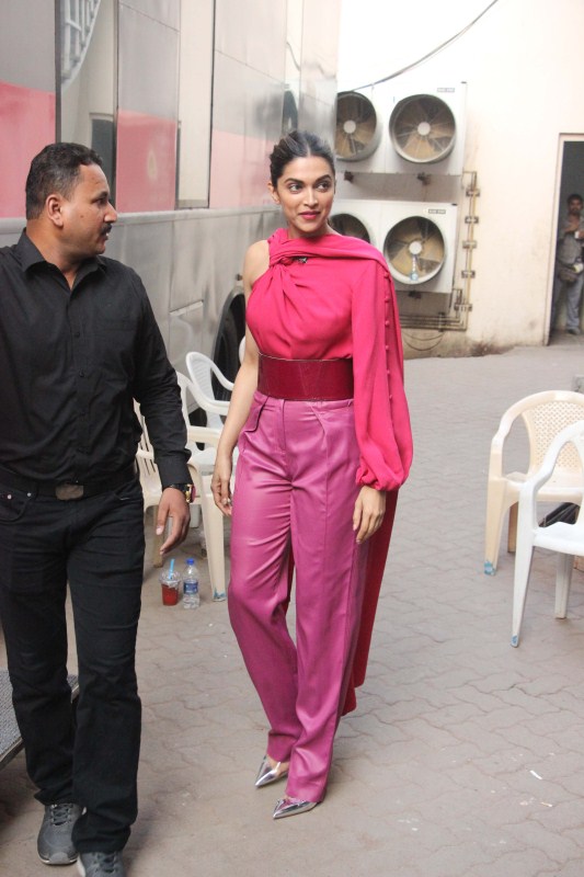 Bollywood actress Deepika Padukone promotes her upcoming movie Padmavati. Deepika Padukone,actress Deepika Padukone,Deepika Padukone promotes Padmavati,Padmavati,Padmavati promotion,Padmavati movie promotion,Padmavati promotion pics,Padmavati promotion images,Padmavati promotion stills,Padmavati promotion pictures,Padmavati pro