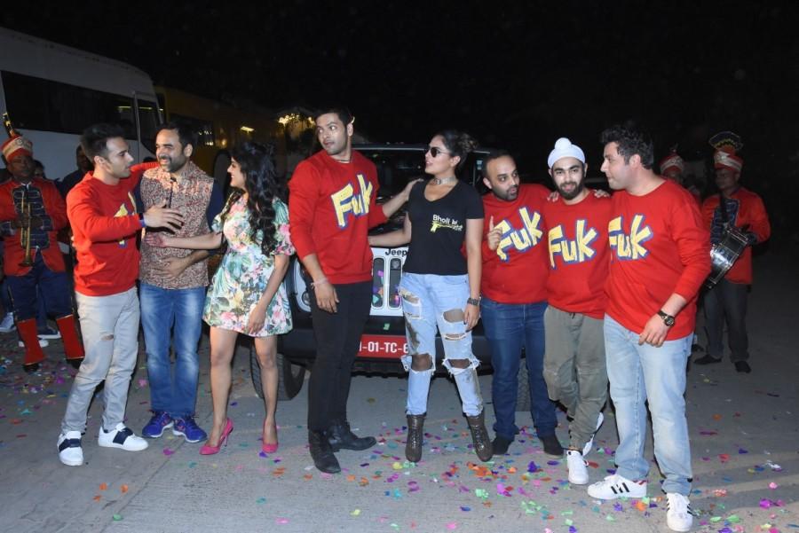 The entire cast was seen shaking their legs on the stage along with the young and talented singer who made the evening a fun-filled affair. Pulkit Samrat,Varun Sharma,Ali Fazal,Manjot Singh,Richa Chadda,Fukrey Returns,Fukrey Returns song launch,Fukrey Returns song,Fukrey Returns song launch pics,Fukrey Returns song launch images,Fukrey Returns song launch stills,Fukrey Returns song launch pic