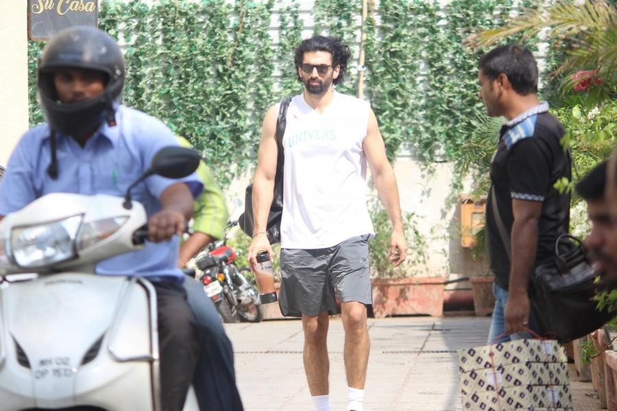 Aditya Roy Kapur spotted at Reset Gym. Aditya Roy Kapur,Sooraj Pancholi,Shahid Kapoor,Mira Rajput