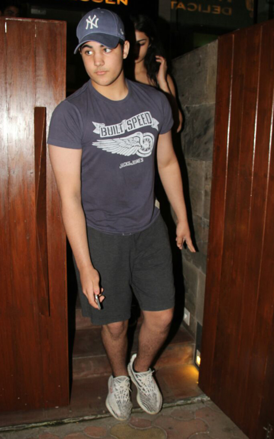 Akshay Kumar and Twinkle Khanna's son, Aarav snapped post a dinner date with a female friend. Akshay Kumar,actor Akshay Kumar,Akshay Kumar son,Akshay Kumar son Aarav,Aarav,Aarav with friend,Aarav on a dinner