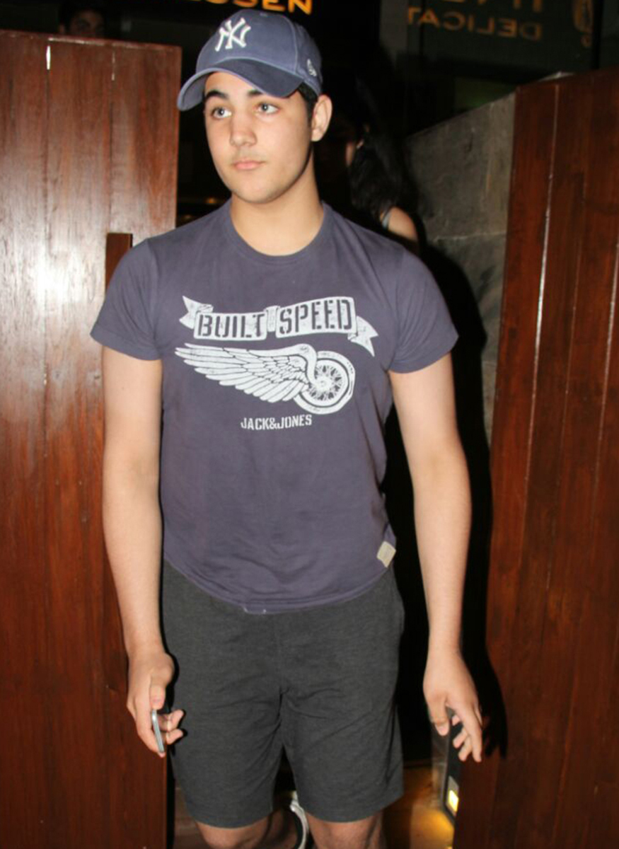 Akshay Kumar's son, Aarav snapped post a dinner date with a female friend at a suburban Mumbai restaurant. Akshay Kumar,actor Akshay Kumar,Akshay Kumar son,Akshay Kumar son Aarav,Aarav,Aarav with friend,Aarav on a dinner