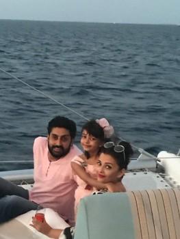Abhishek Bachchan with Aaradhya Bachchan, Aishwarya Rai Bachchan.