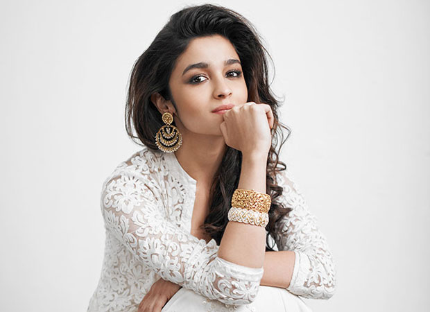 Alia Bhatt – She is the youngest in the list. Yes, it is the Bhatt girl-Alia Bhatt who debuted in 2012 and the rest is history. Top brand endorsements have been assigned to her name. With so many achievements, it is the time for her to rejoice and go ahead with her future commitments. She has bagged 8 brands and more brands are looking forward to work with her. Ranveer Singh,Irrfan Khan,Taapsee Pannu,Alia Bhatt,Shraddha Kapoor,5 Actors with major brand endorsements