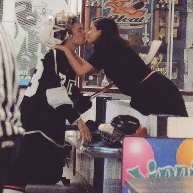 Gomez has been going to Justin's weekly hockey games and watching from the sidelines. In the images, she is seen dressed in a cropped black t-shirt and black pants. Selena Gomez,Justin Bieber,Selena Gomez and Justin Bieber,Selena Gomez and Justin Bieber kissing,Selena gomez and Justin Bieber relationship,selena gomez and justin bieber romance,Selena Gomez and Justin Bieber kiss